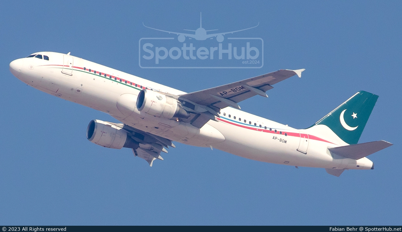 Photo of AP-BOM - Airbus A320-214 operated by PIA Pakistan International Airlines