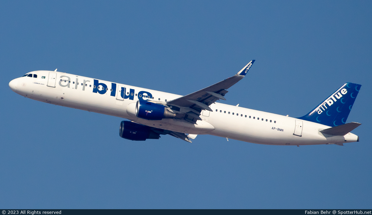 Photo of AP-BMN - Airbus A321-211 operated by Airblue