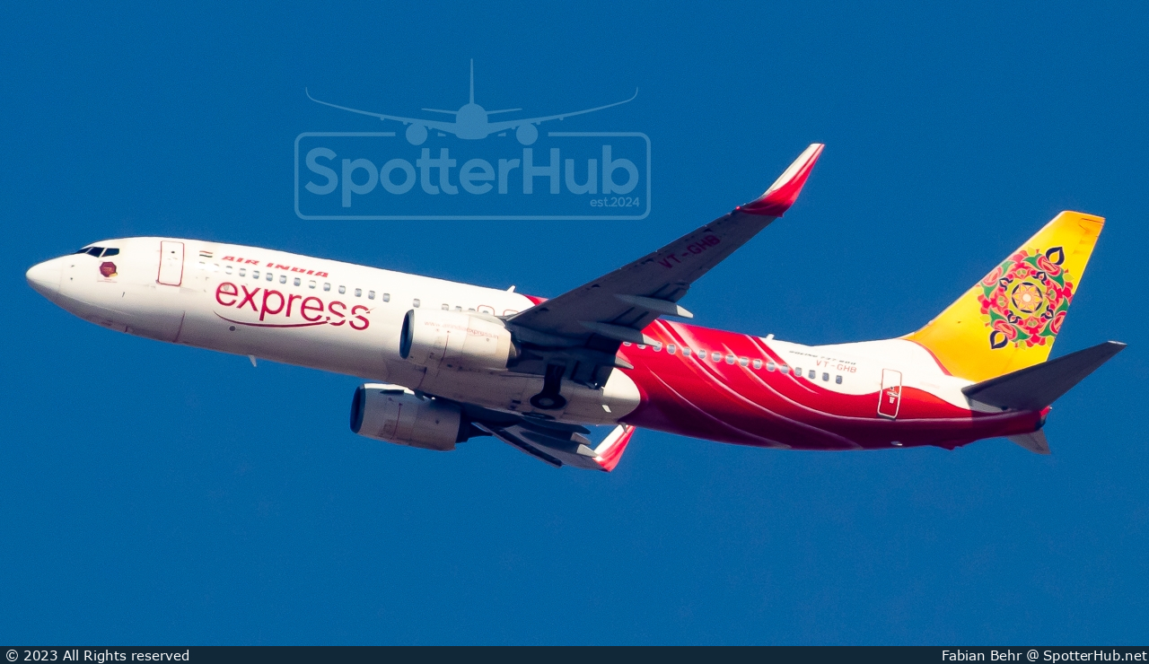 Photo of VT-GHB - Boeing 737-86N operated by Air India Express