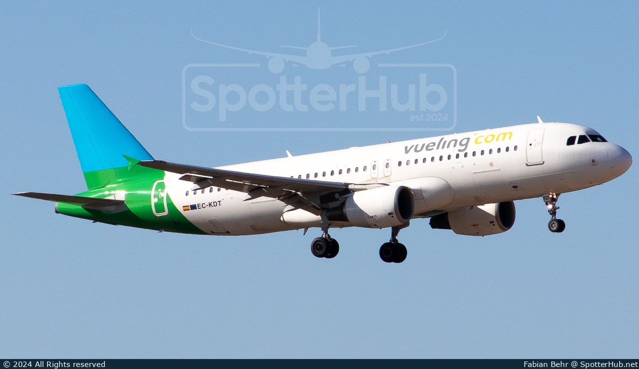 Photo of EC-KDT - Airbus A320-216 operated by Vueling