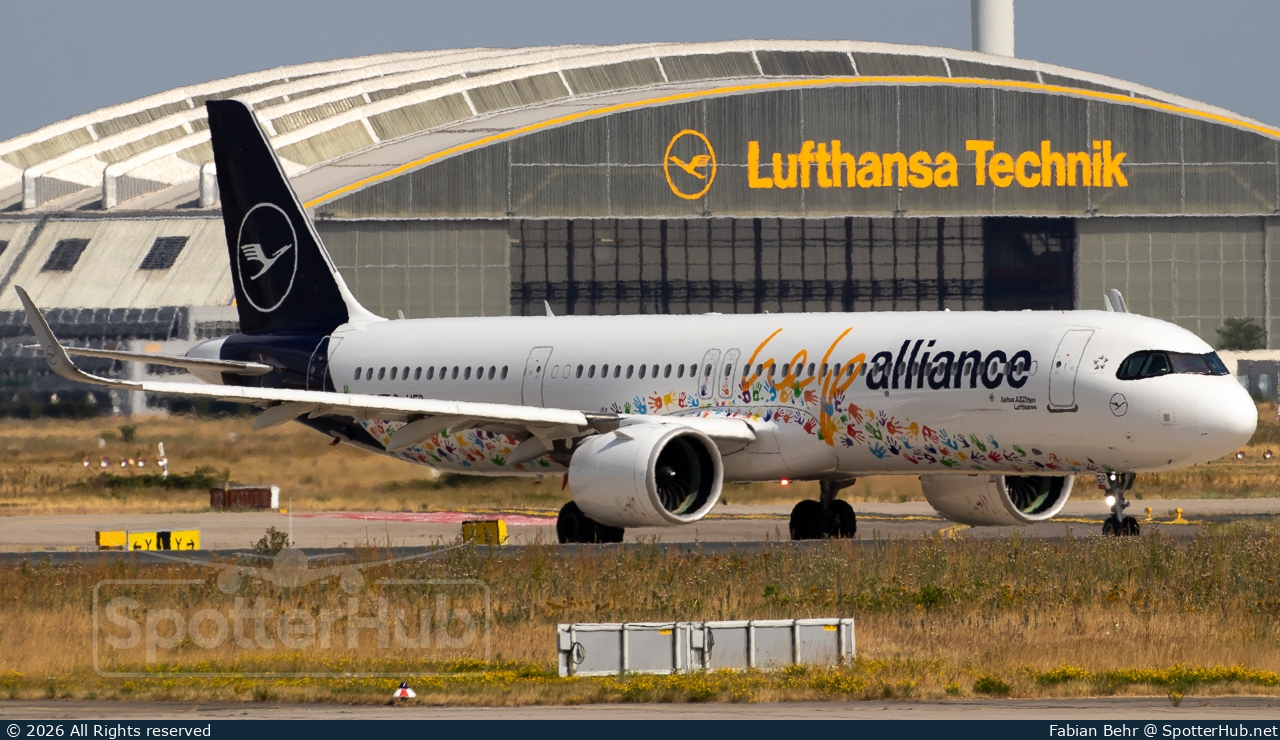 Photo of D-AIEP - Airbus A321-271NX operated by Lufthansa