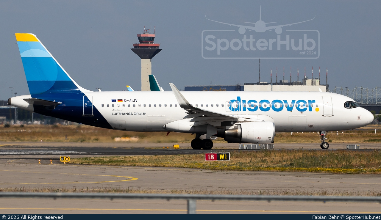 Photo of D-AIUV - Airbus A320-214 operated by Discover Airlines