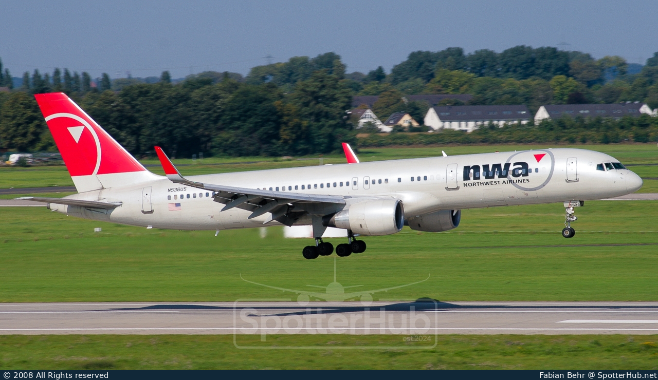 Photo of N536US - Boeing 757-251 operated by Northwest Airlines