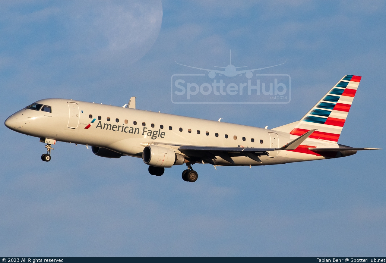 Photo of N433YX - Embraer ERJ-175LR operated by American Eagle (opb Republic Airways)