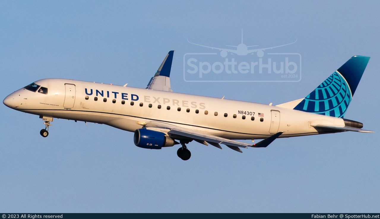 Photo of N84307 - Embraer ERJ-175LR operated by United Express (opb Mesa Airlines)
