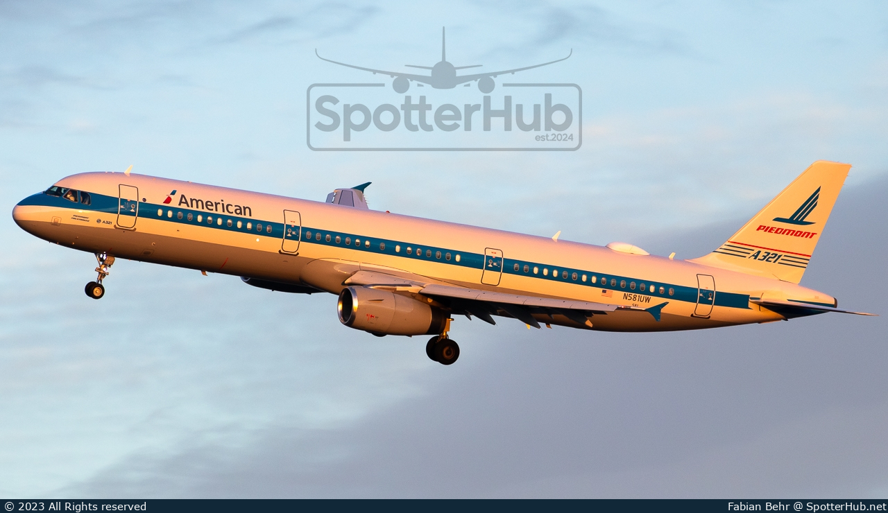 Photo of N581UW - Airbus A321-231 operated by American Airlines