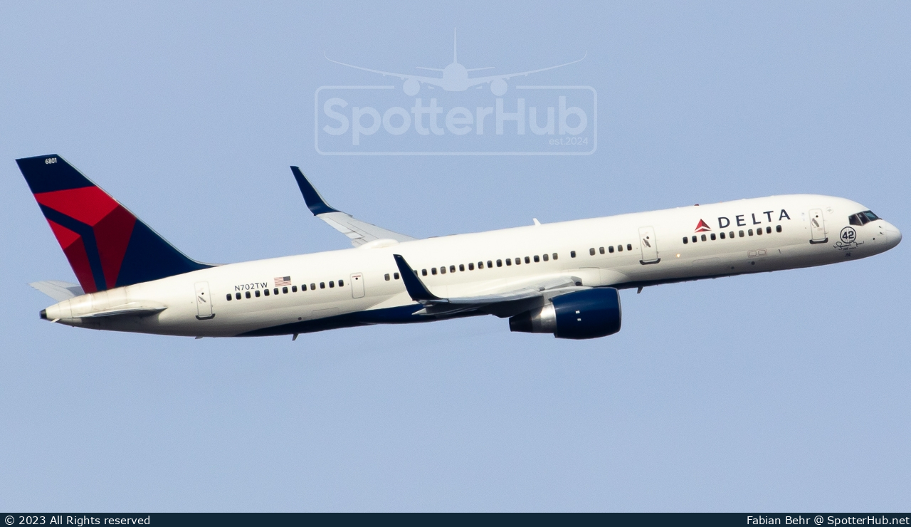 Photo of N702TW - Boeing 757-2Q8 operated by Delta Air Lines