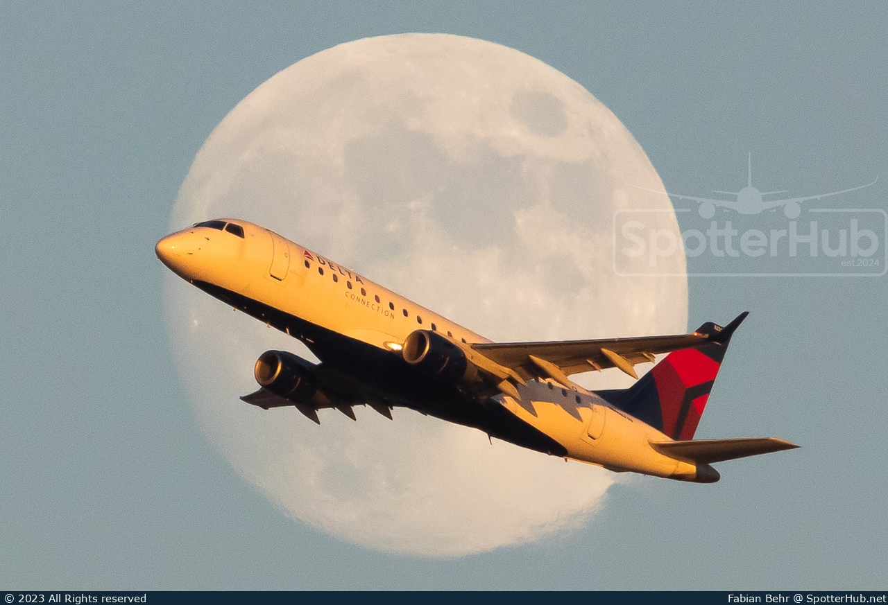 Photo of N239JQ - Embraer ERJ-175LR operated by Delta Connection (opb Republic Airways)