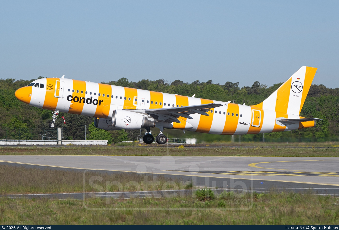 Photo of D-AICU - Airbus A320-214 operated by Condor