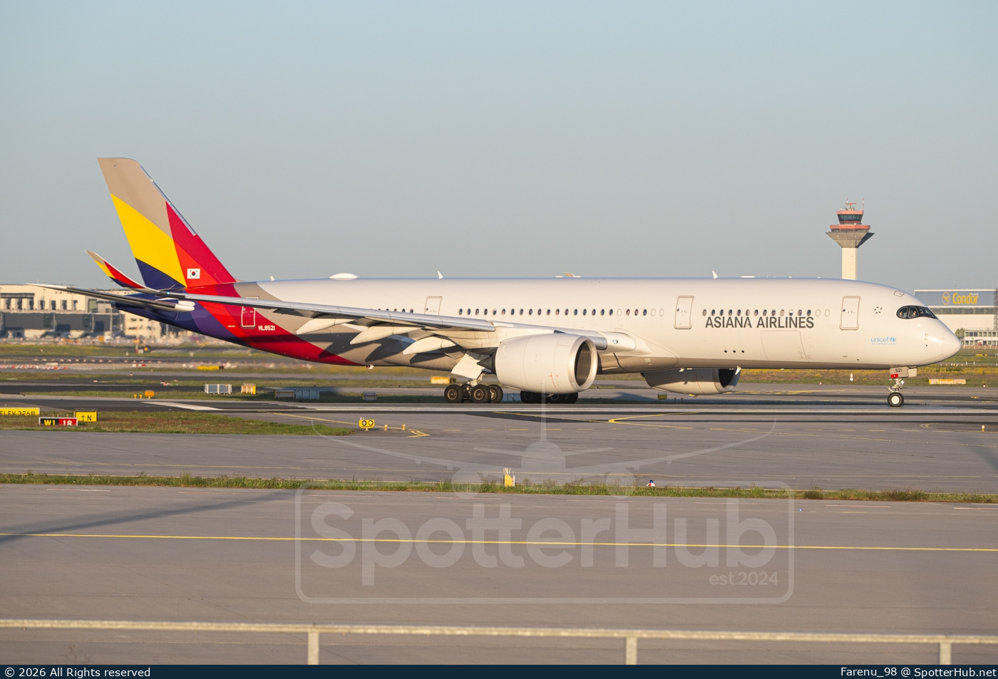 Photo of HL8521 - Airbus A350-941 operated by Asiana Airlines
