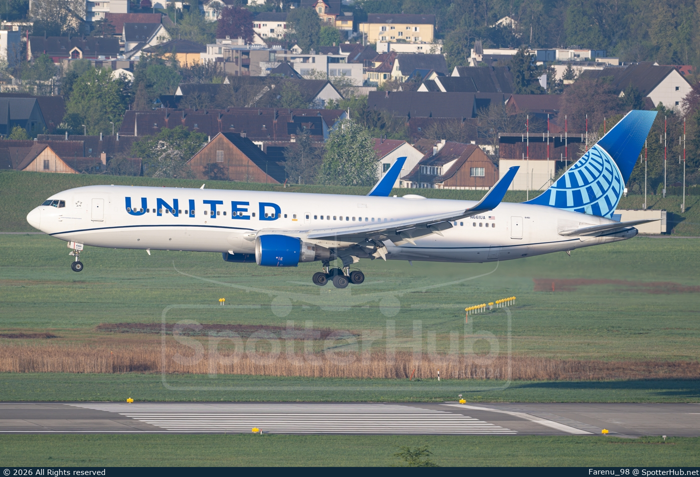 Photo of N661UA - Boeing 767-322(ER) operated by United Airlines