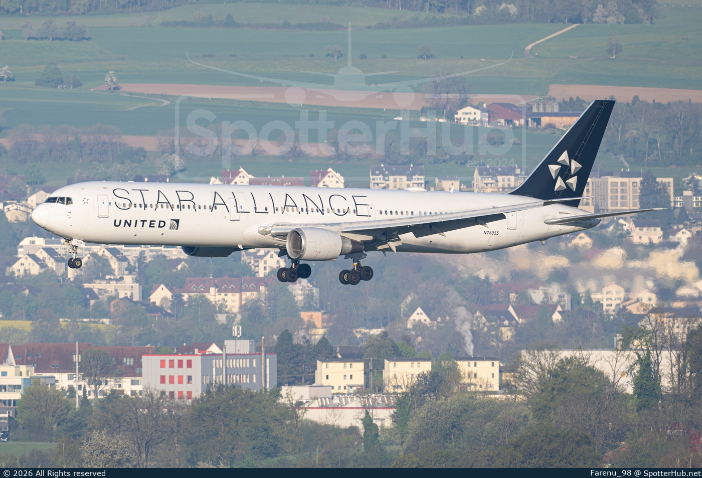 Photo of N76055 - Boeing 767-424(ER) operated by United Airlines