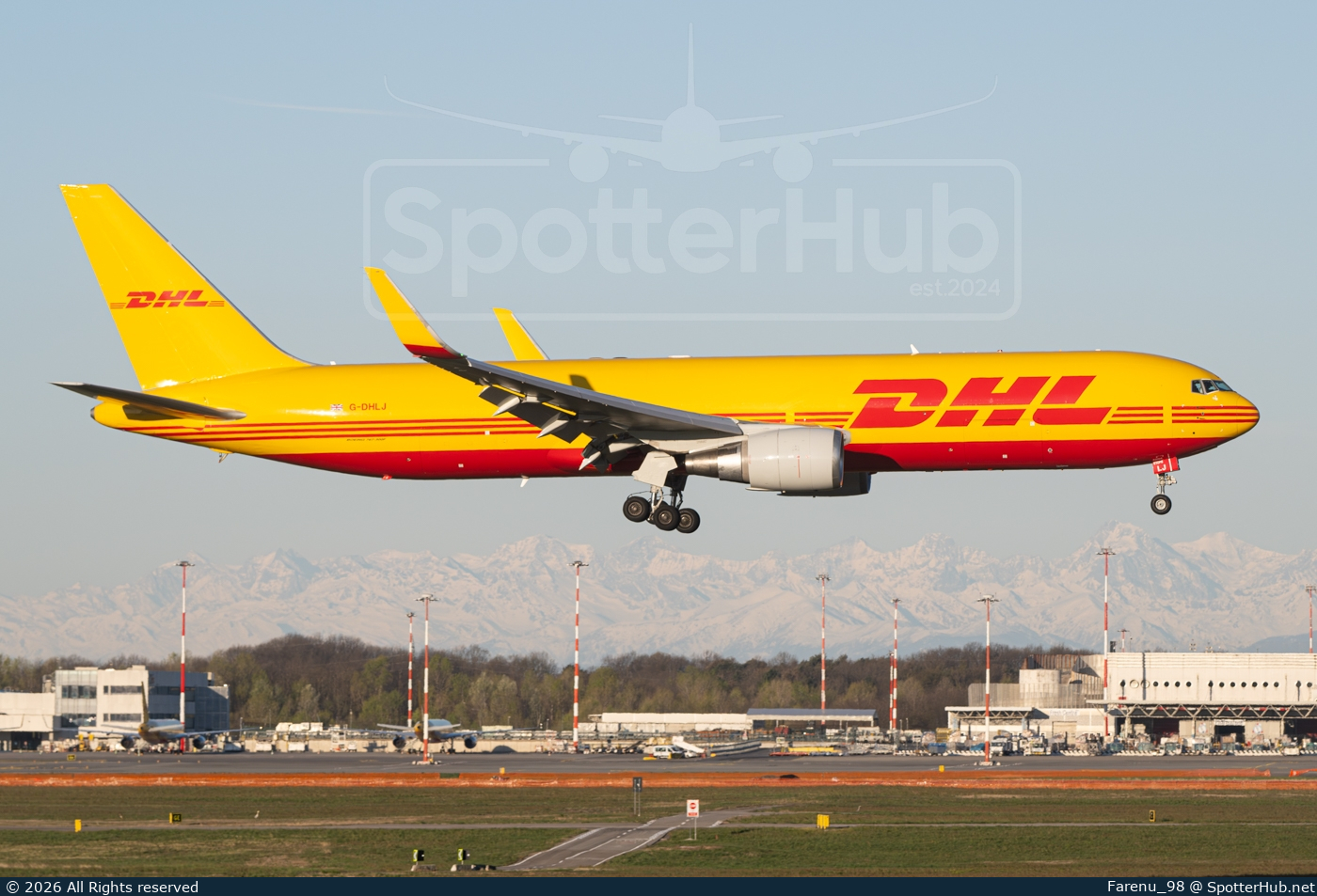 Photo of G-DHLJ - Boeing 767-3JHF(ER) operated by DHL Air