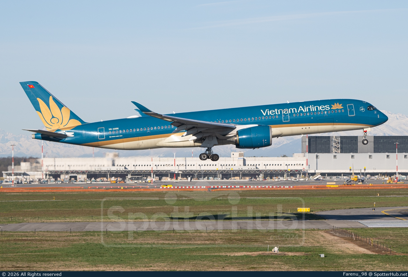 Photo of VN-A896 - Airbus A350-941 operated by Vietnam Airlines
