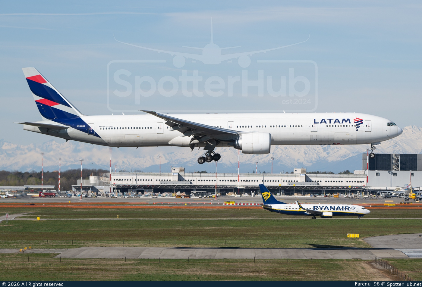 Photo of PT-MUB - Boeing 777-32W(ER) operated by LATAM Airlines Brasil