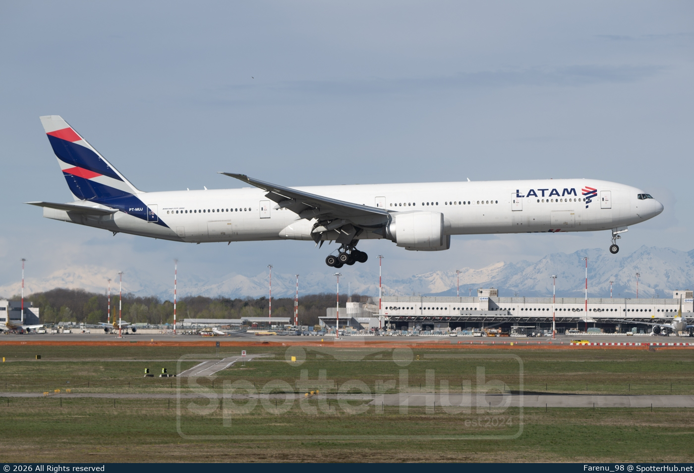 Photo of PT-MUJ - Boeing 777-32W(ER) operated by LATAM Airlines Brasil