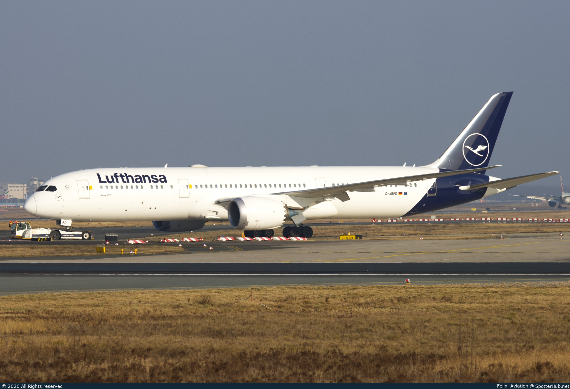 Photo of D-ABPD - Boeing 787-9 Dreamliner operated by Lufthansa