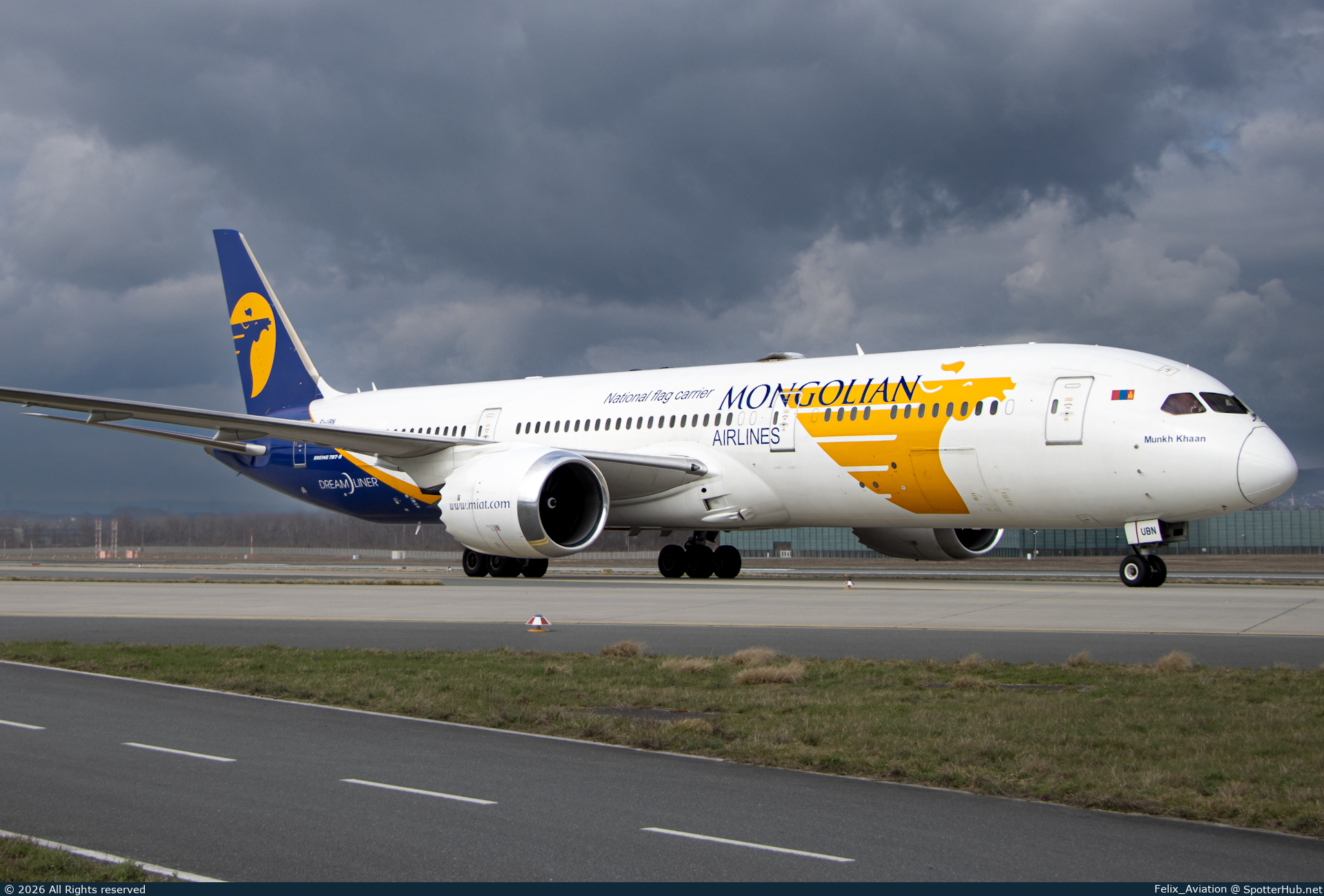 Photo of EI-UBN - Boeing 787-9 Dreamliner operated by MIAT Mongolian Airlines