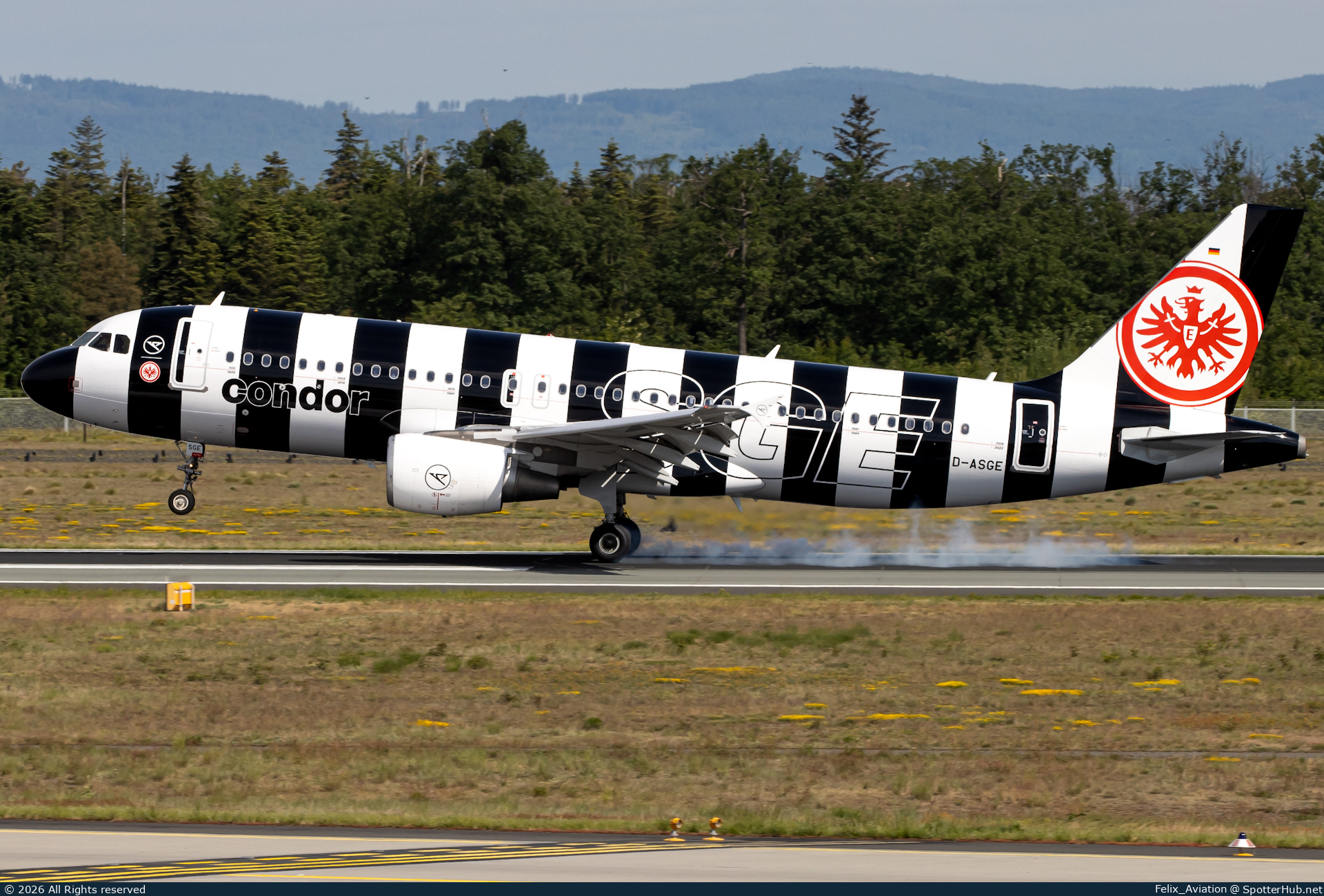 Photo of D-ASGE - Airbus A320-214 operated by Condor