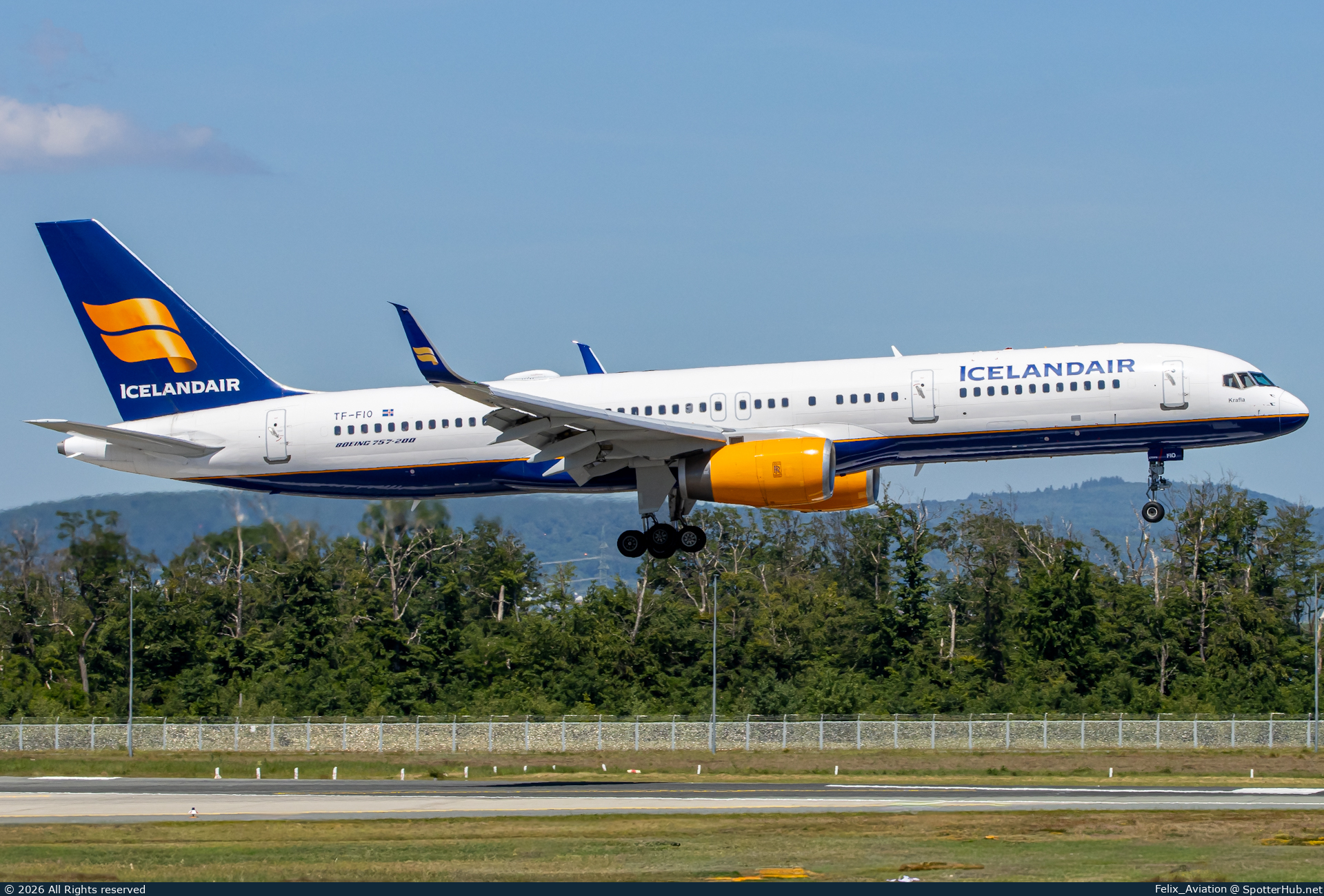Photo of TF-FIO - Boeing 757-208 operated by Icelandair