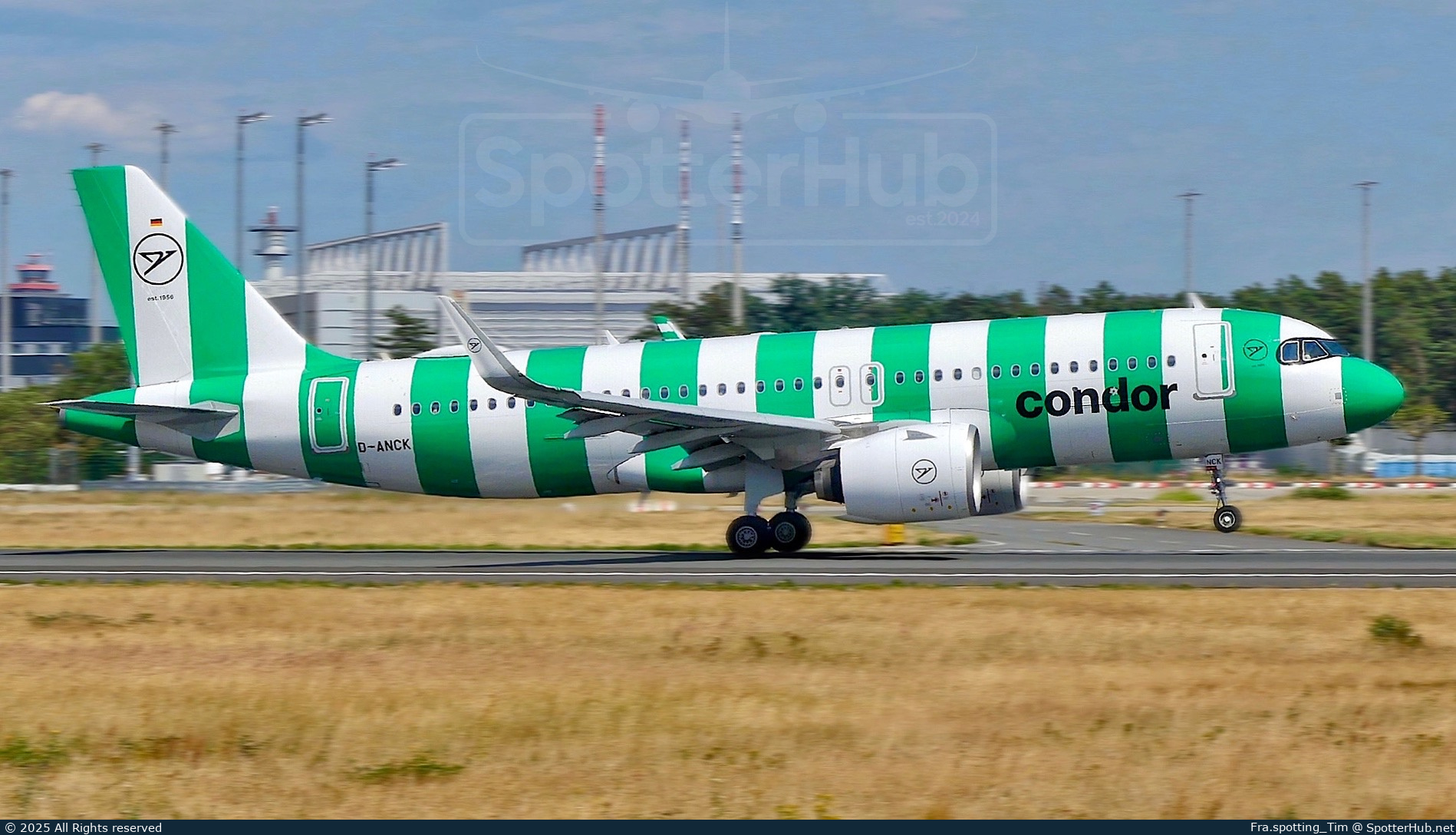 Photo of D-ANCK - Airbus A320-271N operated by Condor