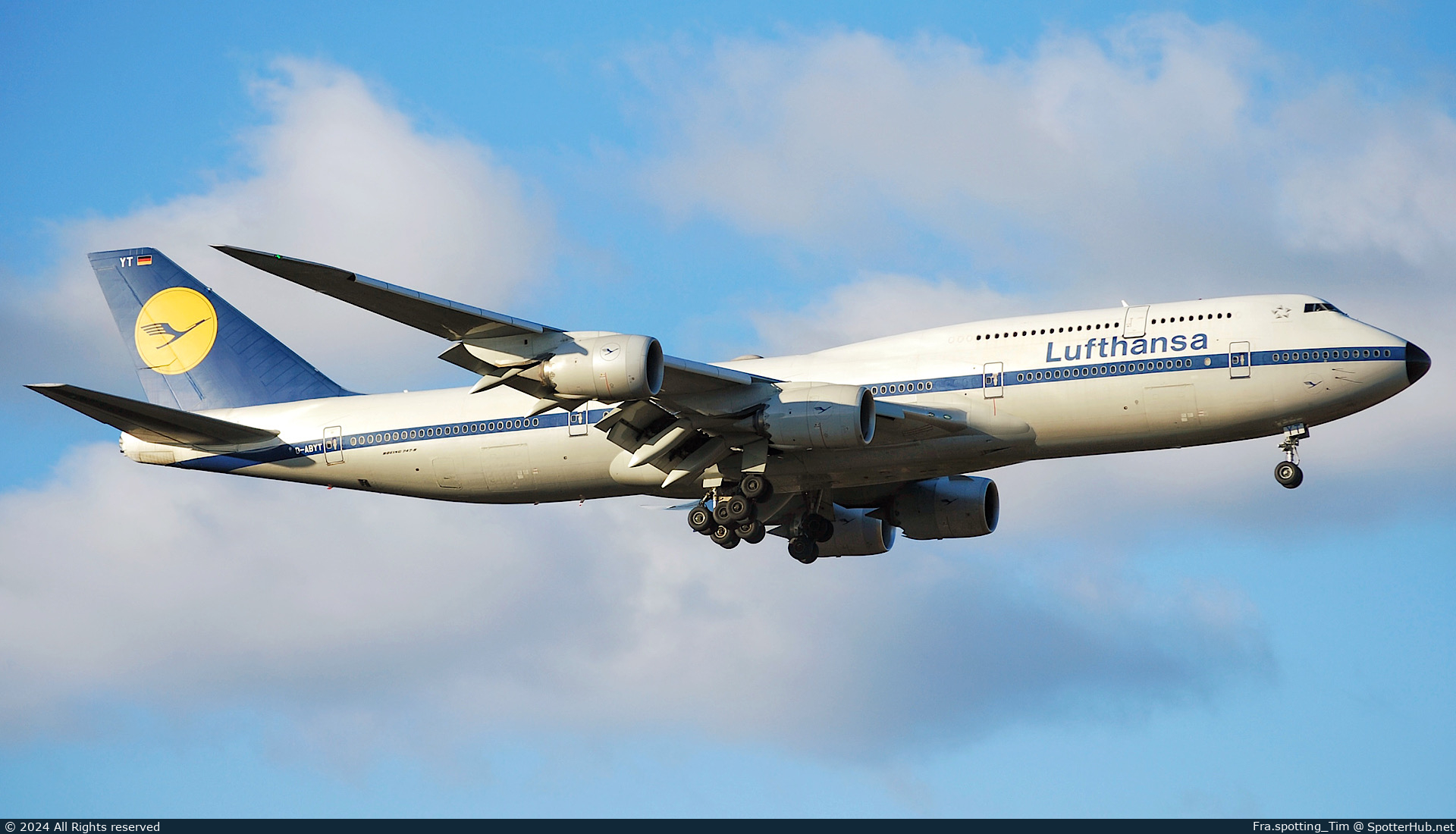 Photo of D-ABYT - Boeing 747-830 operated by Lufthansa