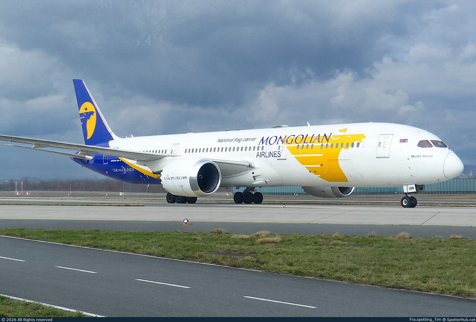 Photo of EI-UBN - Boeing 787-9 Dreamliner operated by MIAT Mongolian Airlines