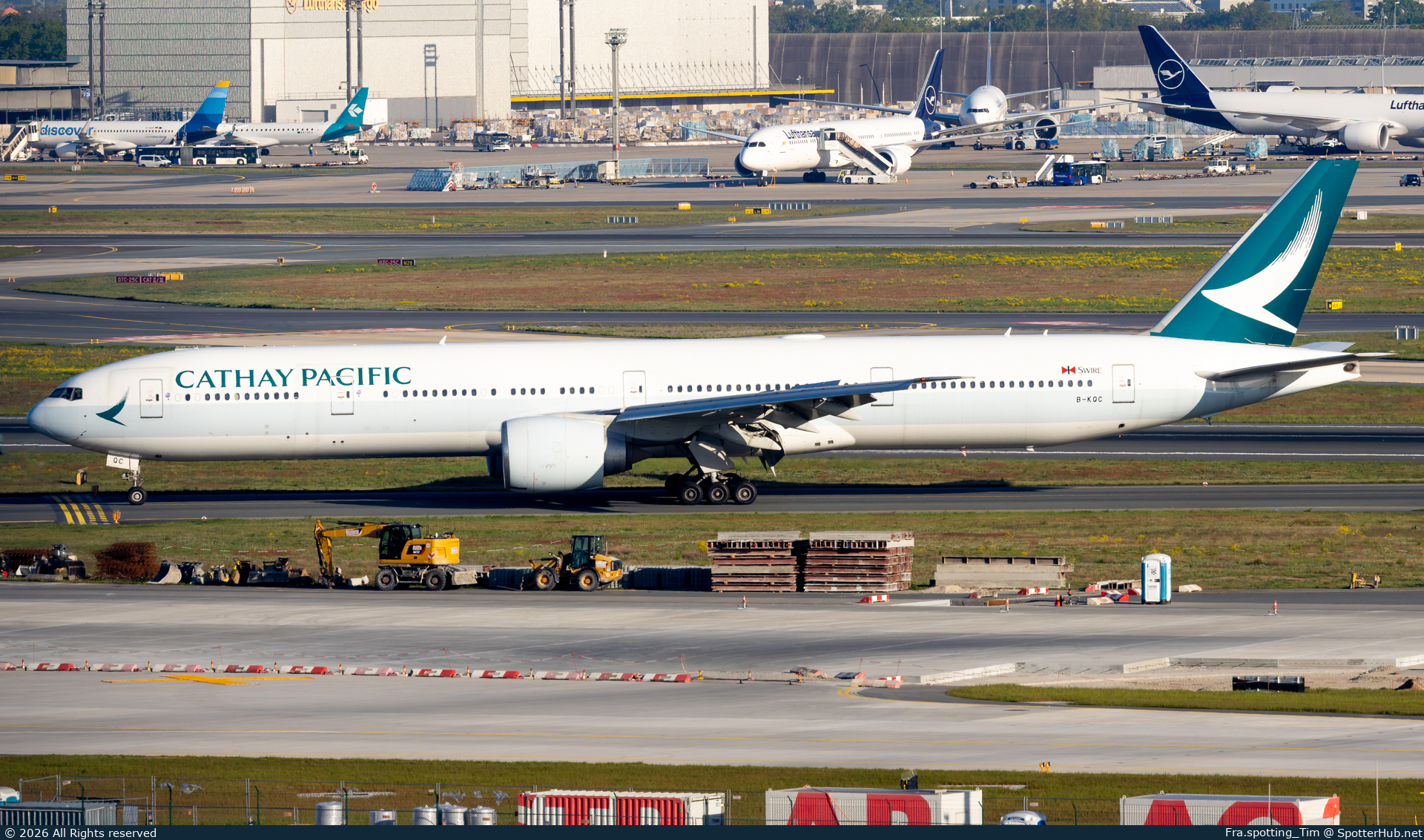 Photo of B-KQC - Boeing 777-367(ER) operated by Cathay Pacific Airways