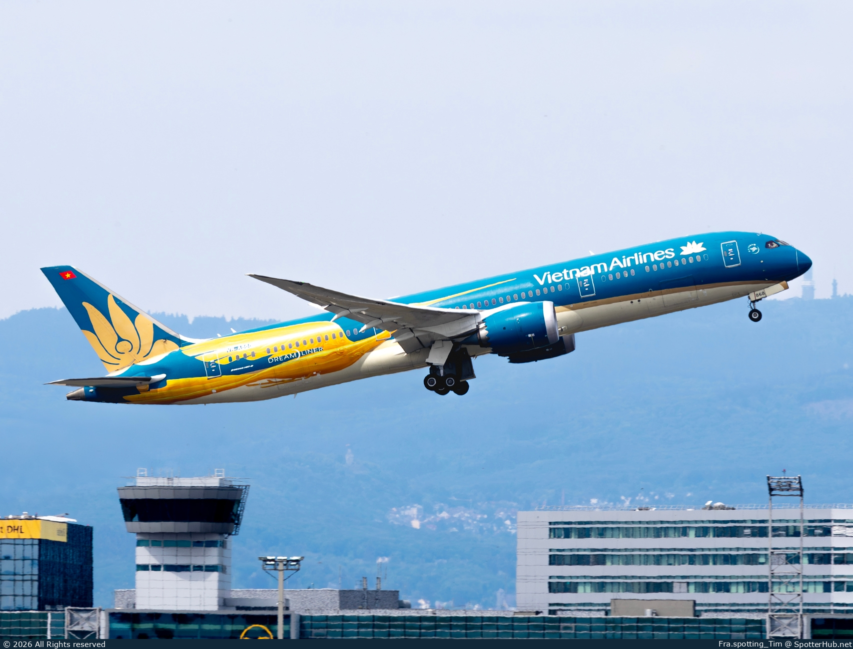 Photo of VN-A868 - Boeing 787-9 Dreamliner operated by Vietnam Airlines