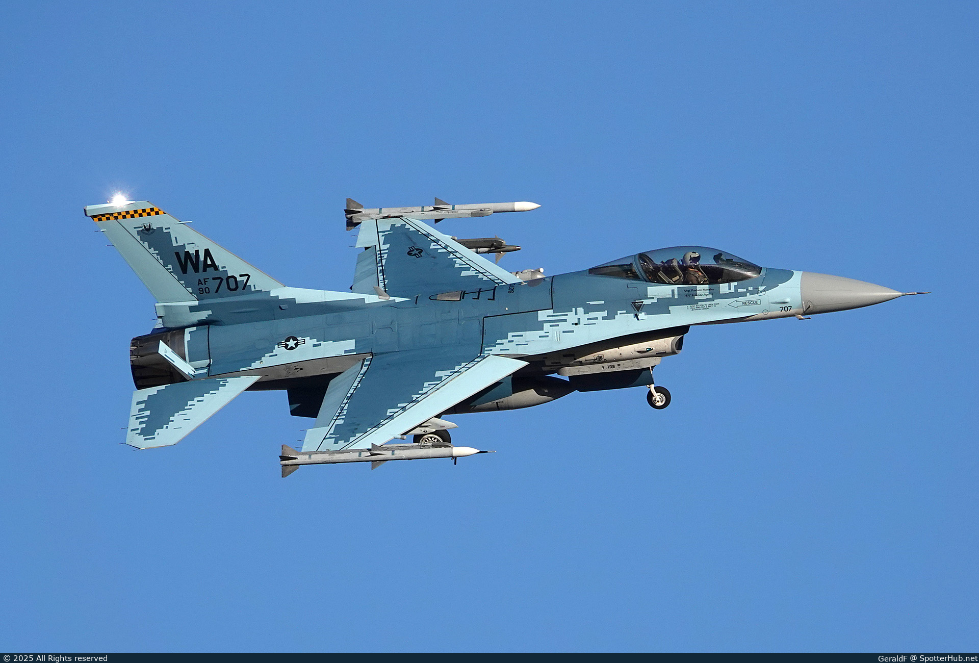 Photo of 90-0707 - General Dynamics F-16CM Fighting Falcon operated by US Air Force