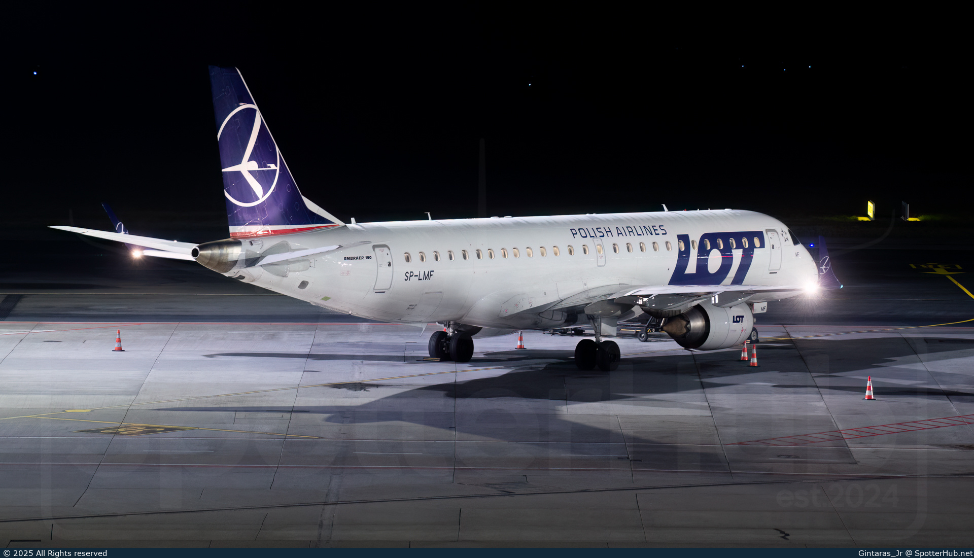 Photo of SP-LMF - Embraer ERJ-190AR operated by LOT Polish Airlines