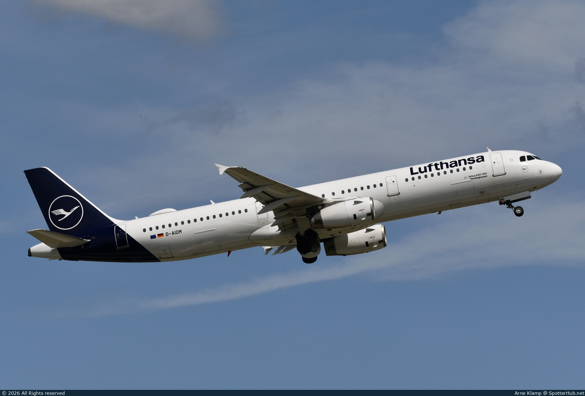 Photo of D-AIDM - Airbus A321-231 operated by Lufthansa