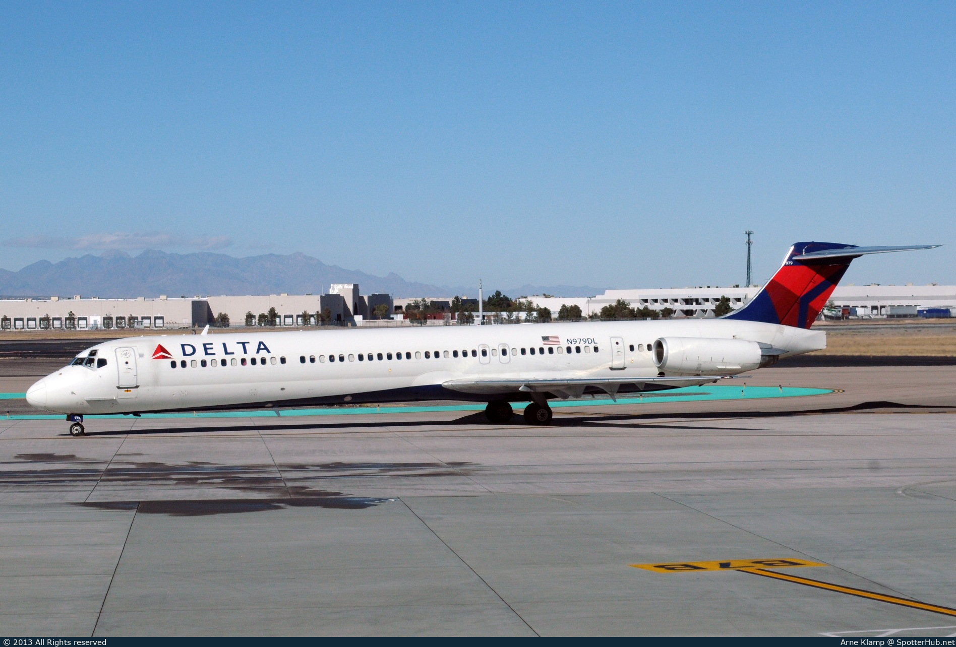 Photo of N979DL - McDonnell Douglas MD-88 operated by Delta Air Lines