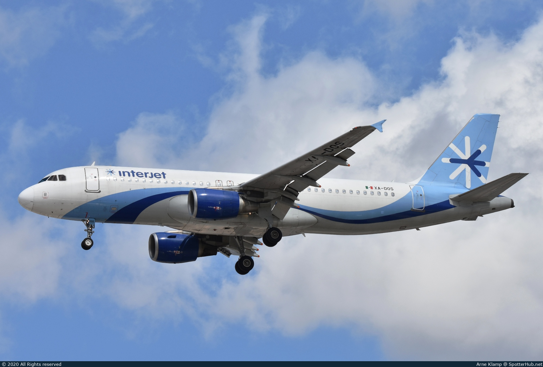 Photo of XA-DOS - Airbus A320-214 operated by Interjet