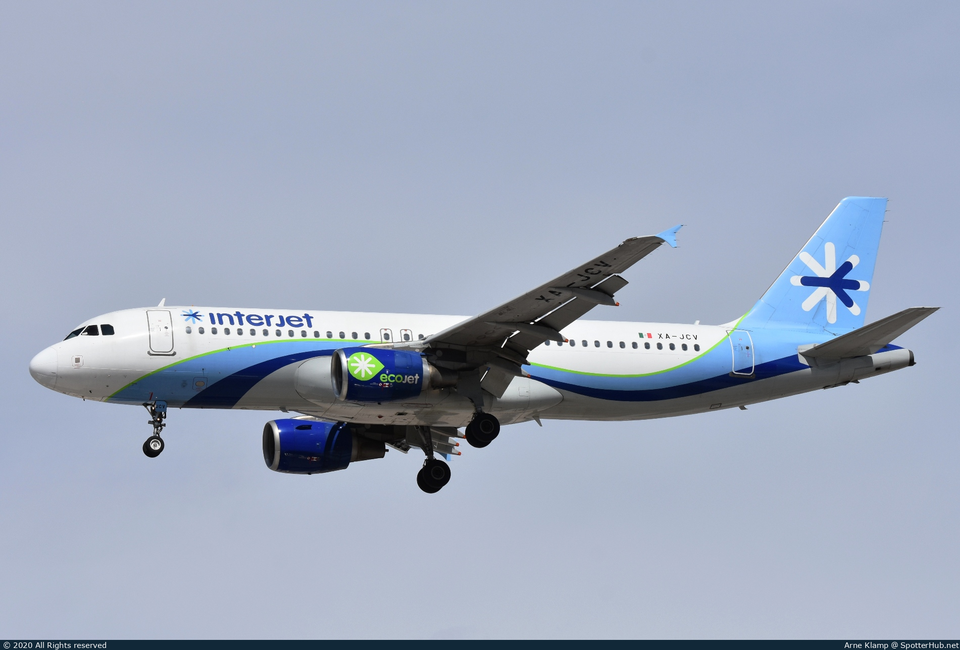 Photo of XA-JCV - Airbus A320-214 operated by Interjet