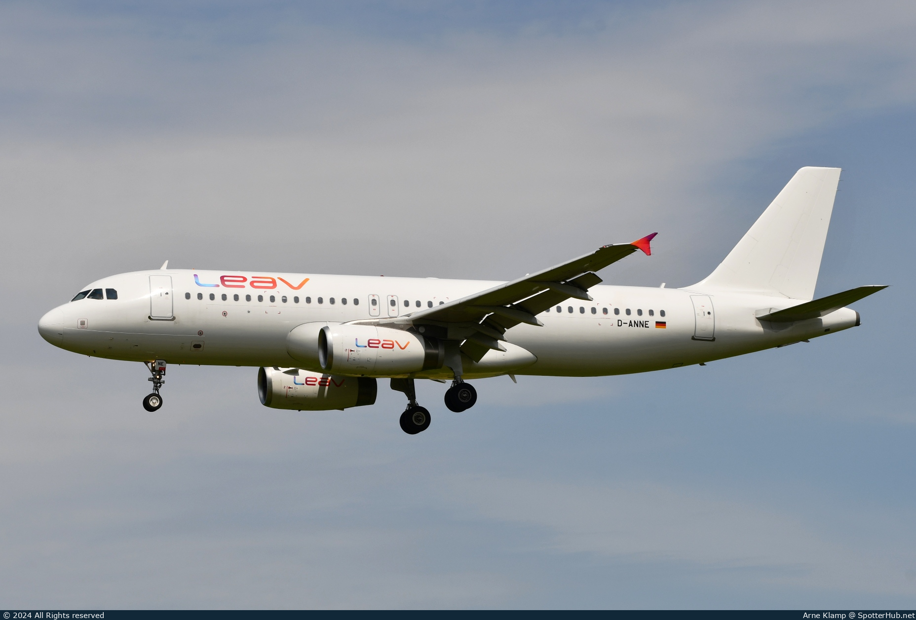 Photo of D-ANNE - Airbus A320-232 operated by LEAV Aviation
