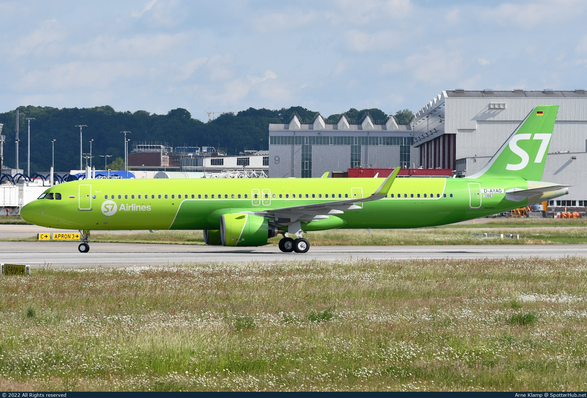 Photo of D-AYAG - Airbus A321-271NX operated by S7 Airlines