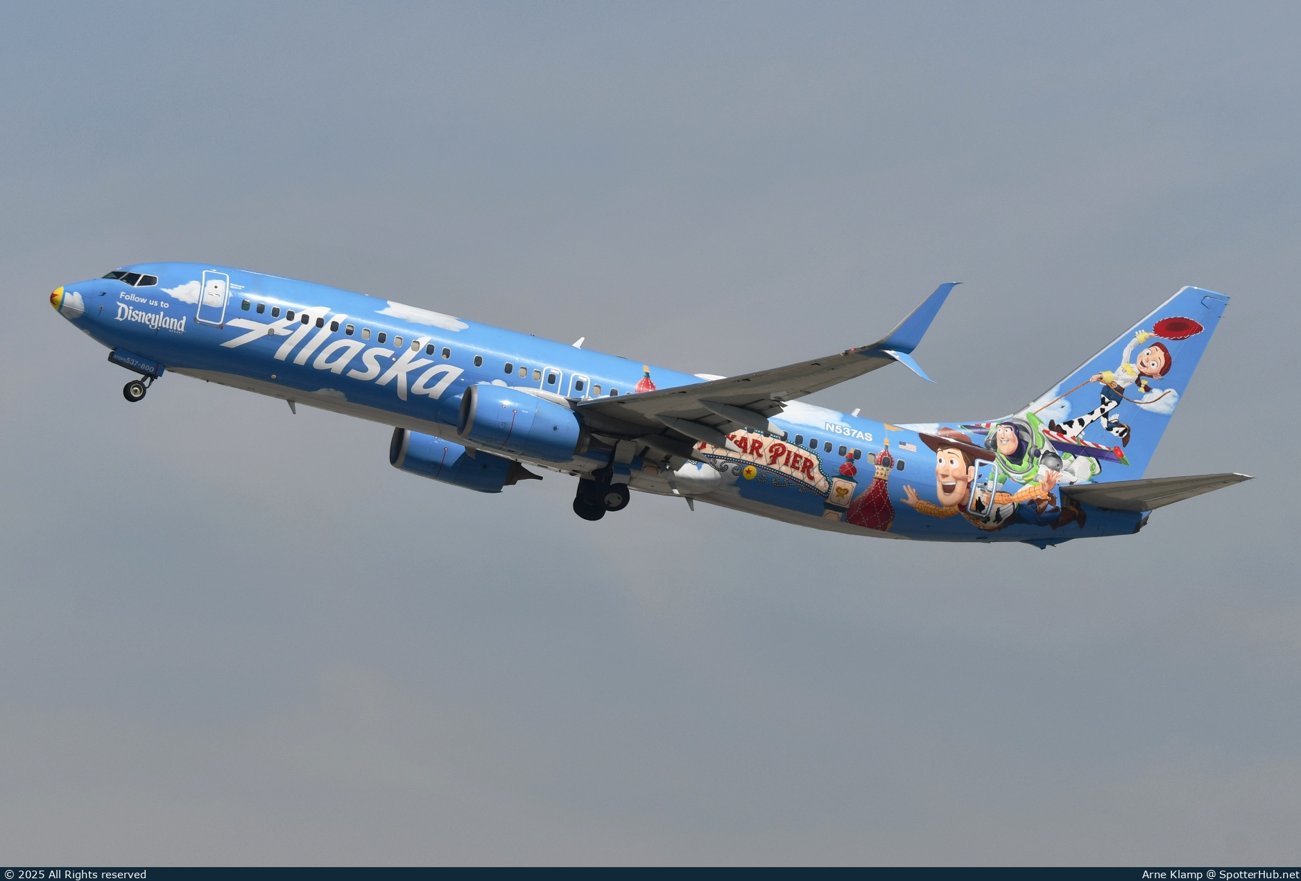 Photo of N537AS - Boeing 737-890 operated by Alaska Airlines