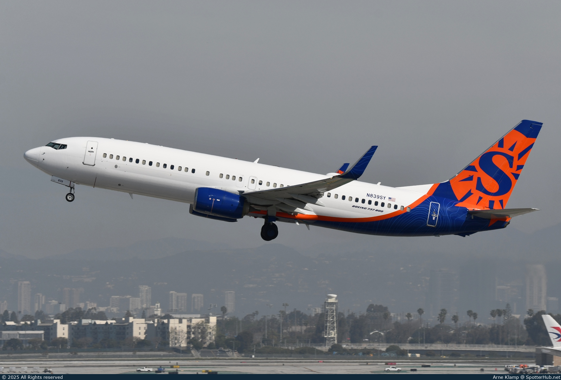 Photo of N839SY - Boeing 737-8JP operated by Sun Country Airlines