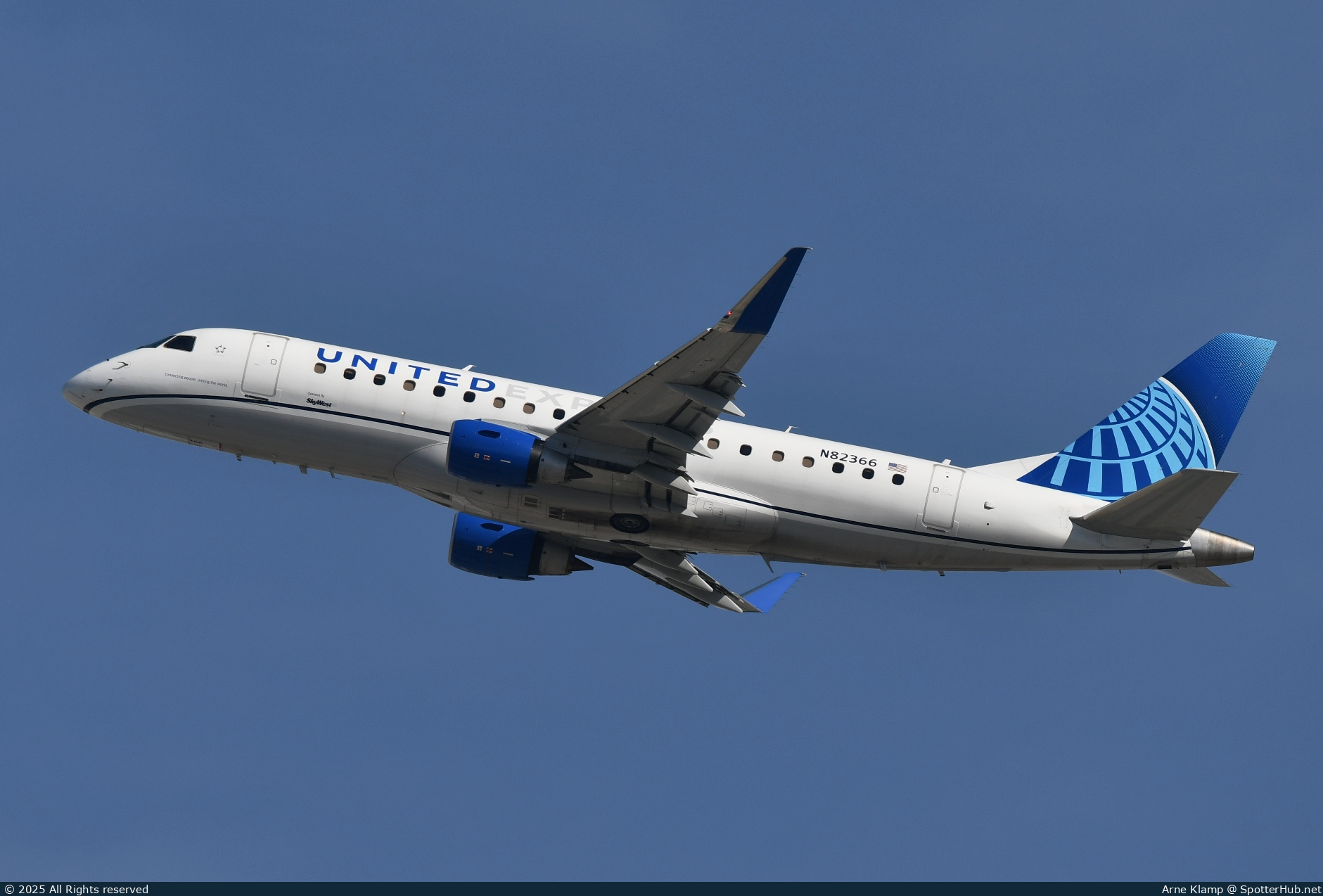 Photo of N82366 - Embraer ERJ-175LL operated by United Express (opb SkyWest Airlines)