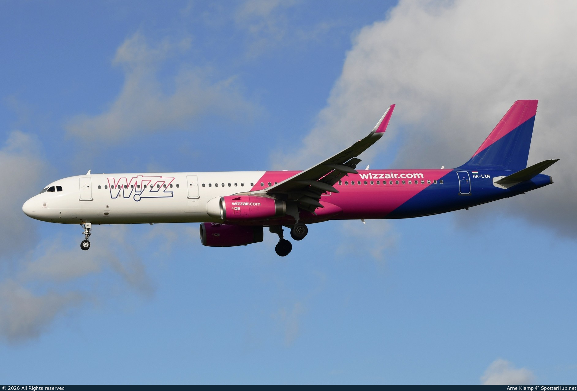 Photo of HA-LXN - Airbus A321-231 operated by Wizz Air