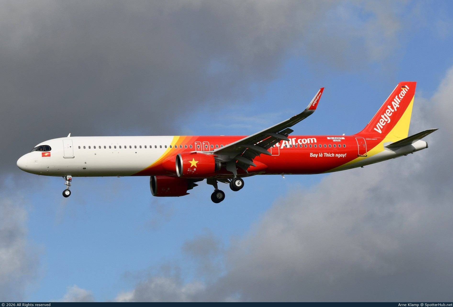 Photo of D-AZAT - Airbus A321-271NX operated by VietJet Air