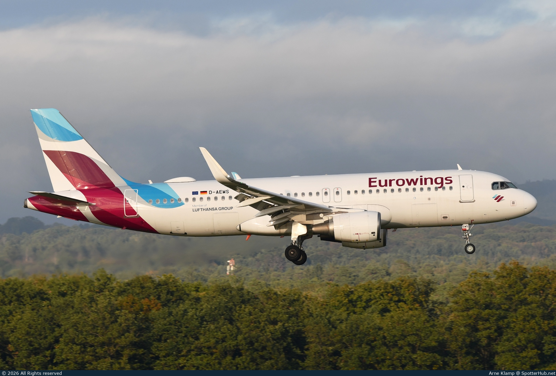Photo of D-AEWS - Airbus A320-214 operated by Eurowings