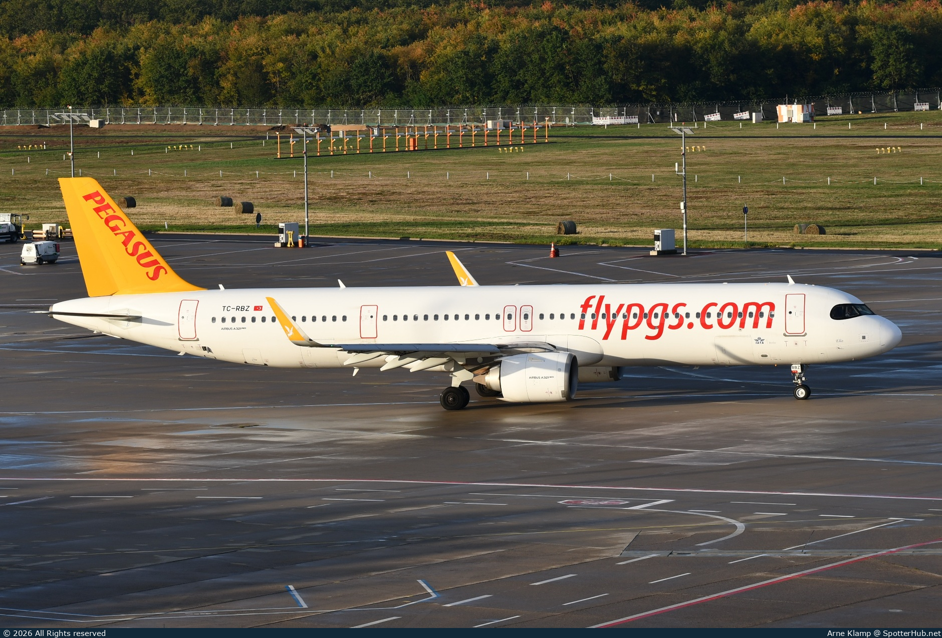 Photo of TC-RBZ - Airbus A321-251NX operated by Pegasus Airlines