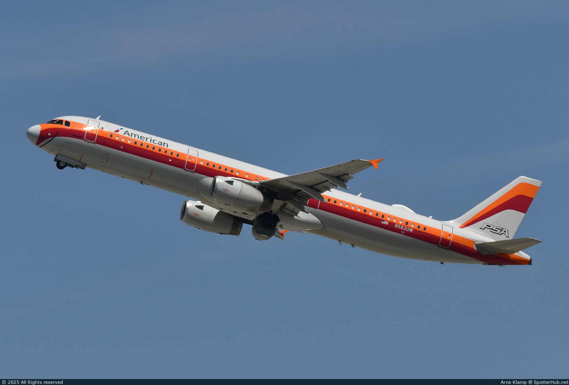 Photo of N582UW - Airbus A321-231 operated by American Airlines