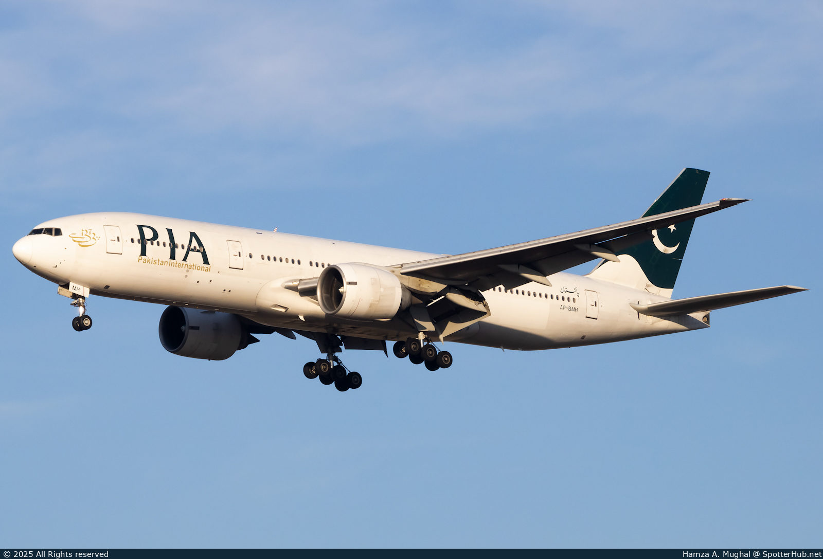 Photo of AP-BMH - Boeing 777-2Q8(ER) operated by PIA Pakistan International Airlines
