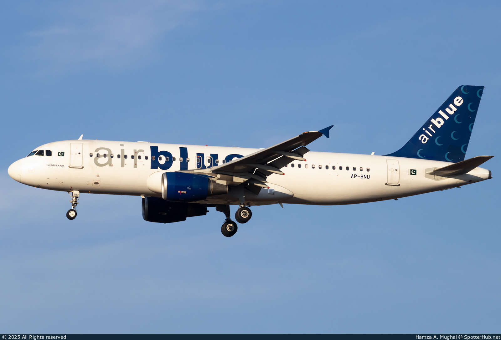 Photo of AP-BNU - Airbus A320-214 operated by Airblue