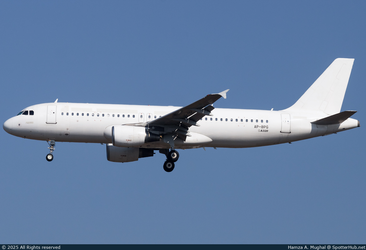 Photo of AP-BPG - Airbus A320-214 operated by AirSial