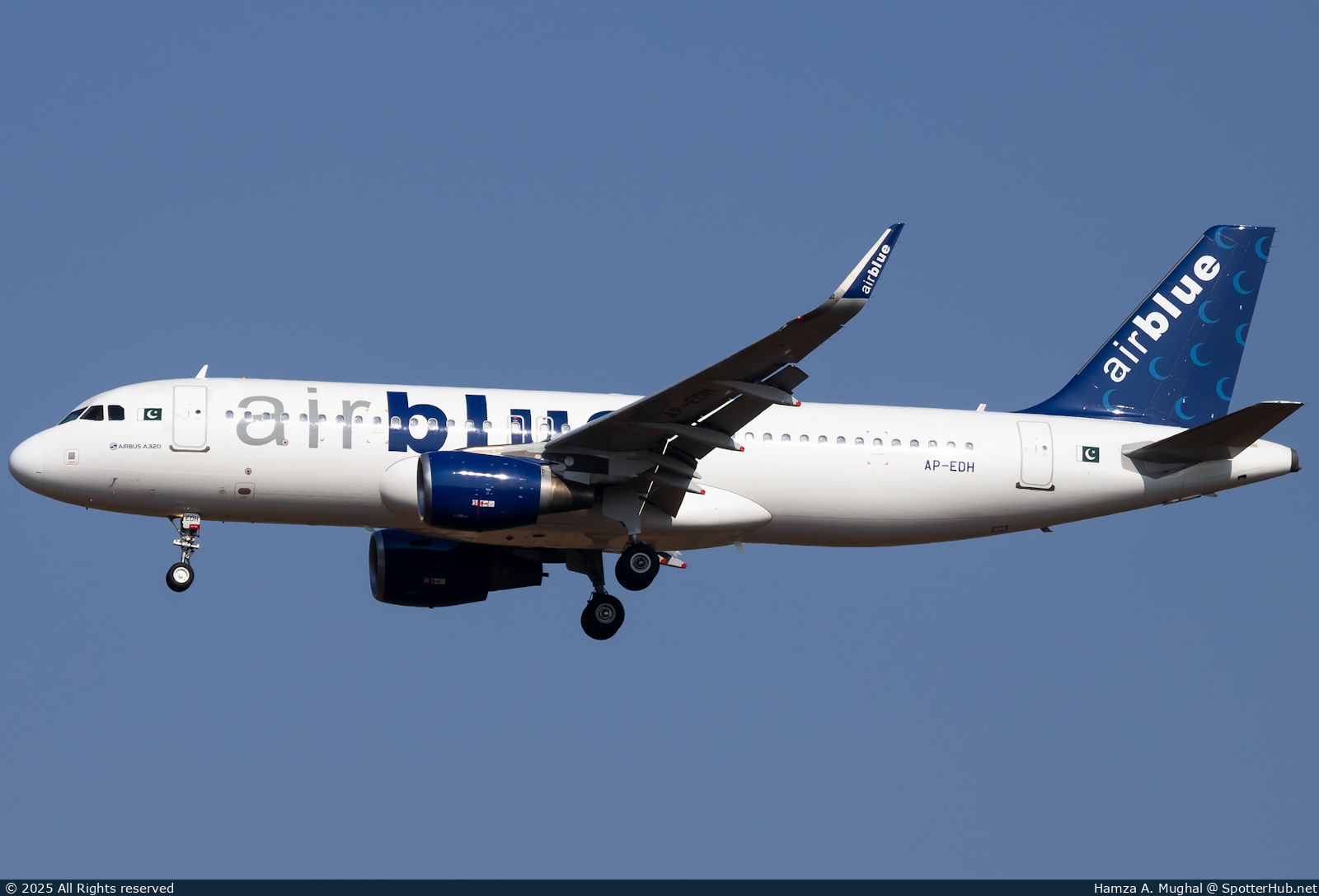 Photo of AP-EDH - Airbus A320-214 operated by Airblue