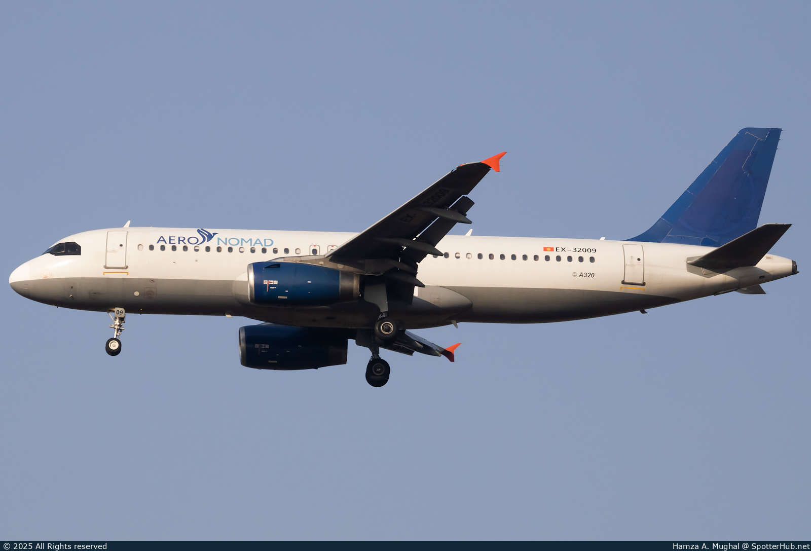 Photo of EX-32009 - Airbus A320-233 operated by Aero Nomad